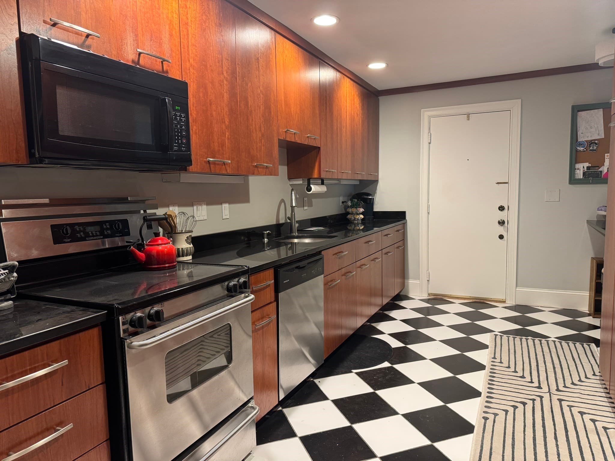 Condominium at 2 Rainbow Pond Dr # 7, Walpole MA 02081, Walpole, photo 5 of 22