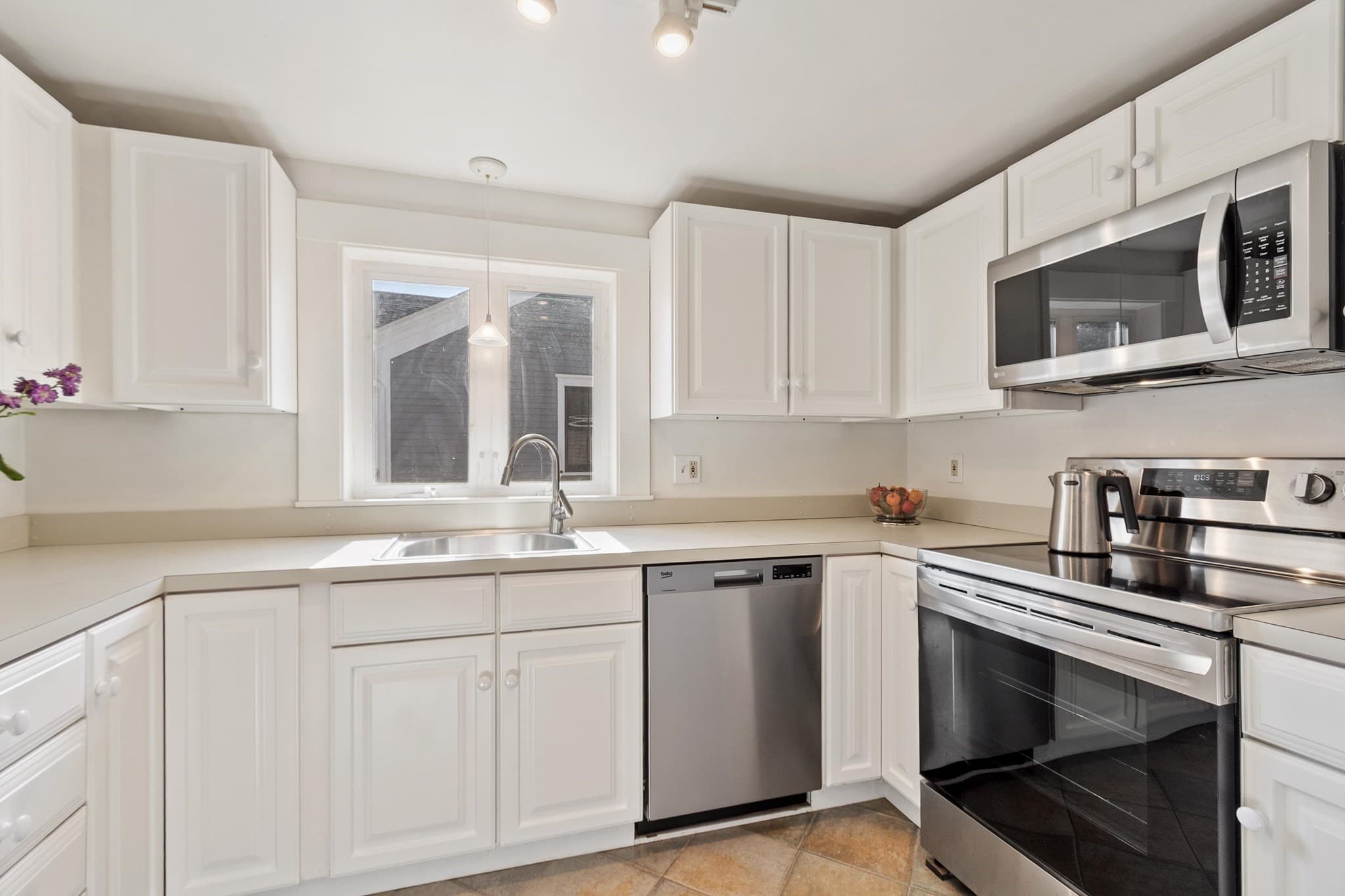 Condominium at 7 Thoreau Court # 7, Concord MA 01742, Concord, photo 12 of 28