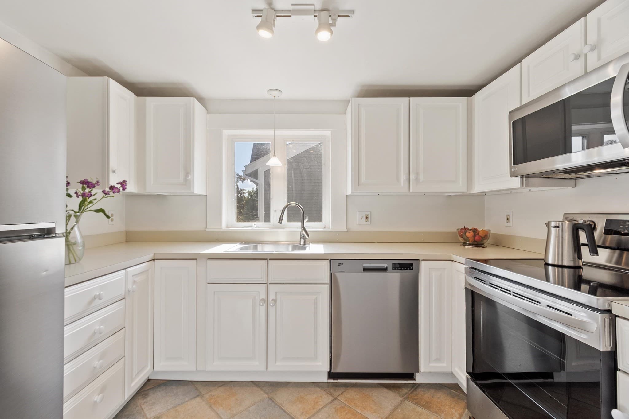 Condominium at 7 Thoreau Court # 7, Concord MA 01742, Concord, photo 11 of 28
