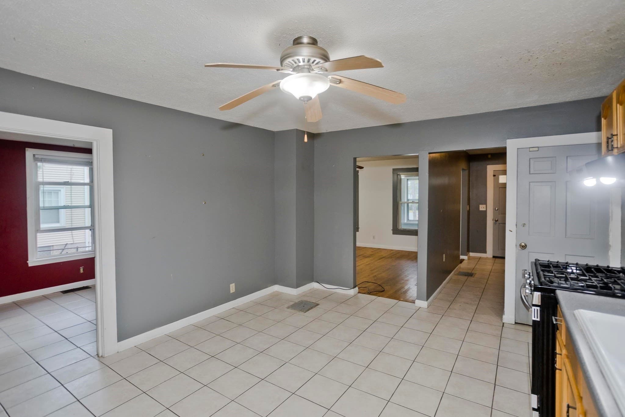 Single Family Residence at 1439 Worcester St, Springfield MA 01151, Springfield, photo 2 of 31