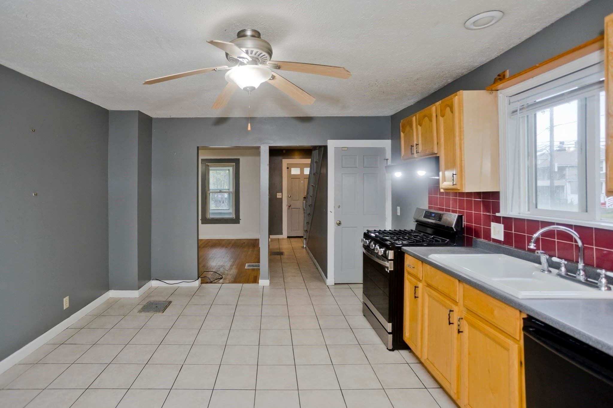 Single Family Residence at 1439 Worcester St, Springfield MA 01151, Springfield, photo 5 of 31
