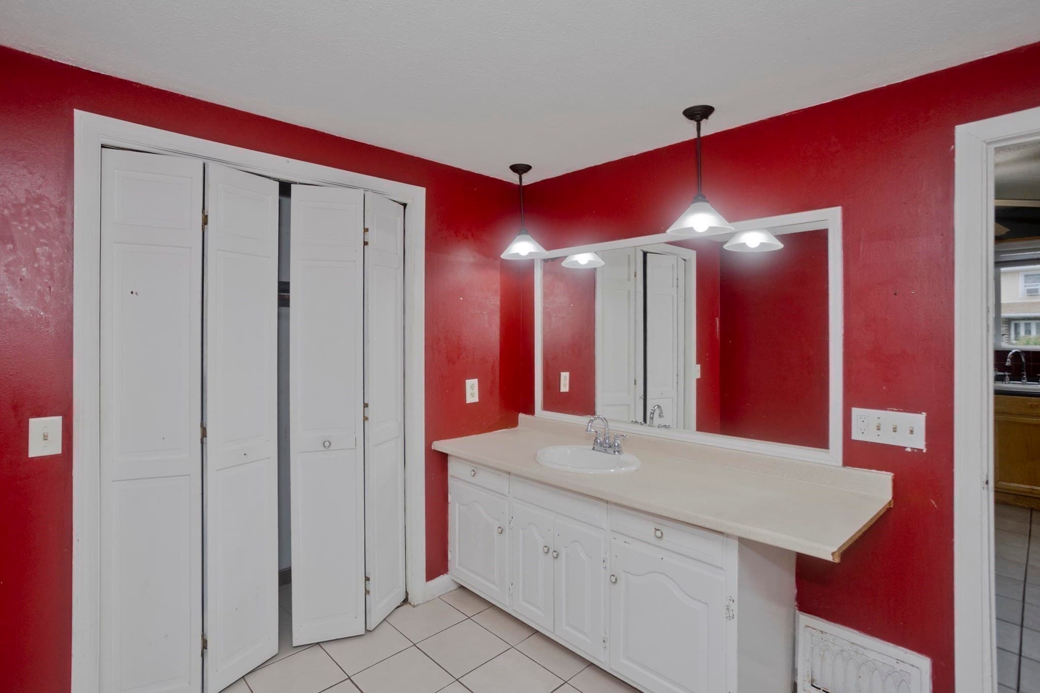 Single Family Residence at 1439 Worcester St, Springfield MA 01151, Springfield, photo 9 of 31