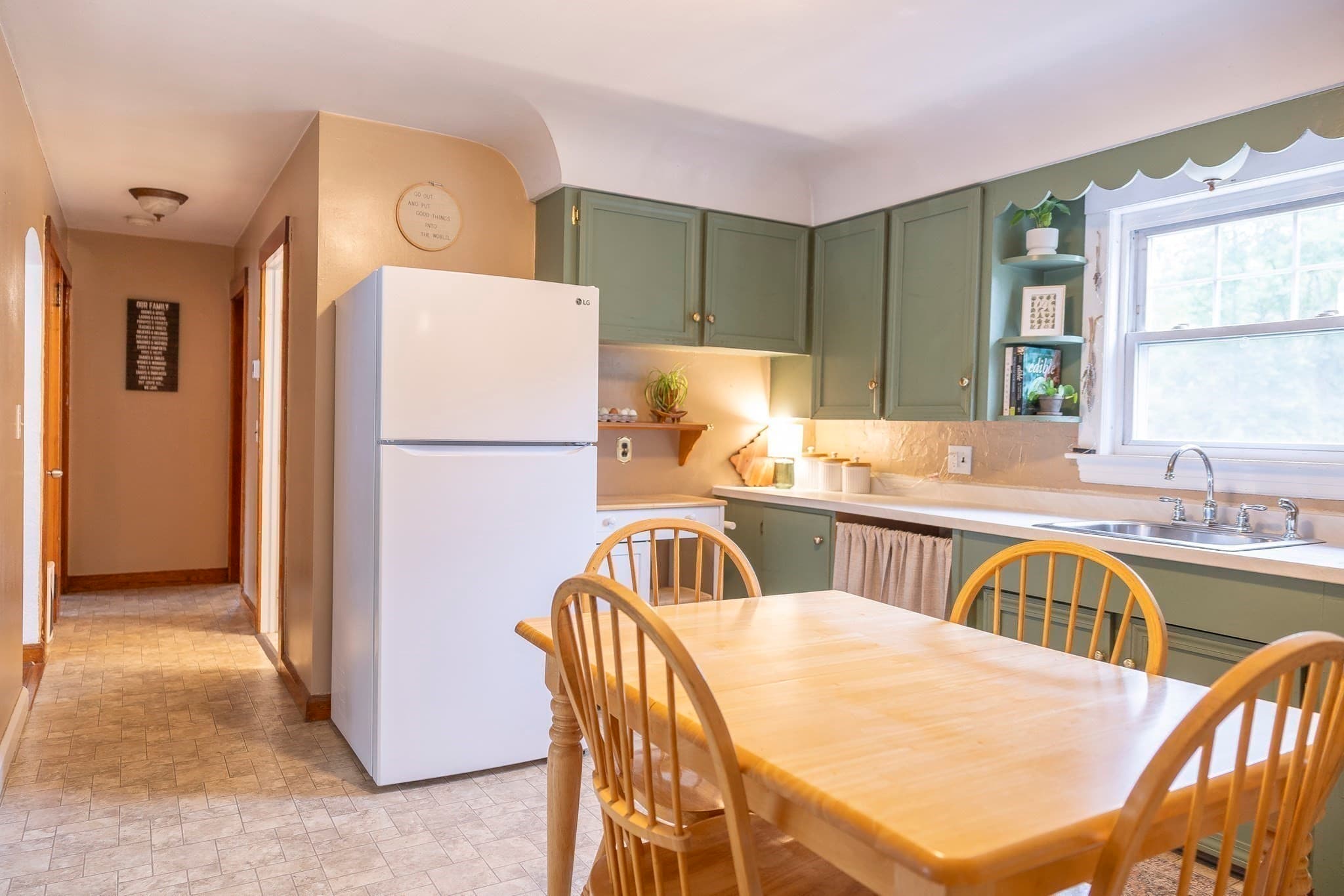 Single Family Residence at 31 Archer St, Bellingham MA 02019, Bellingham, photo 8 of 35