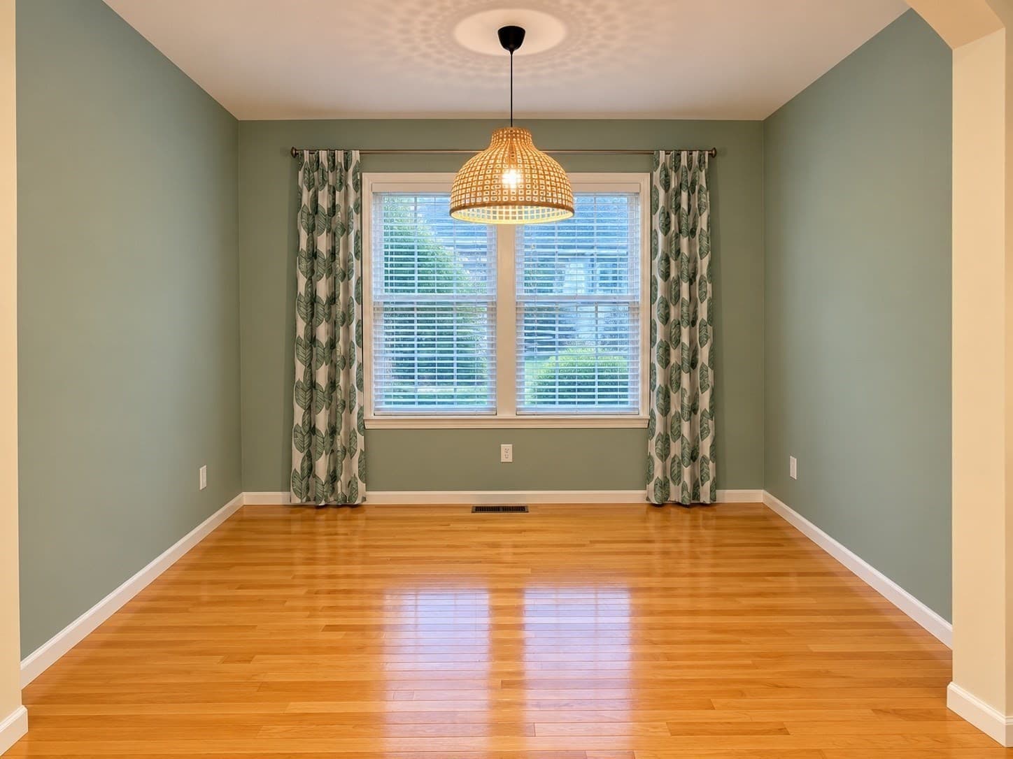 Single Family Residence at 12 Thistle Ln, Weymouth MA 02190, Weymouth, photo 3 of 27