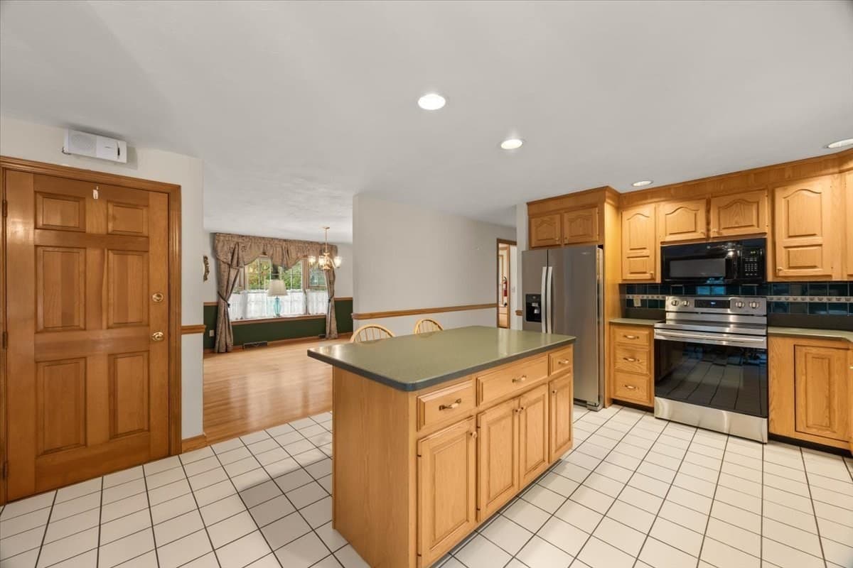 Single Family Residence at 104 Leonard Farm Rd, Abington MA 02351, Abington, photo 3 of 35