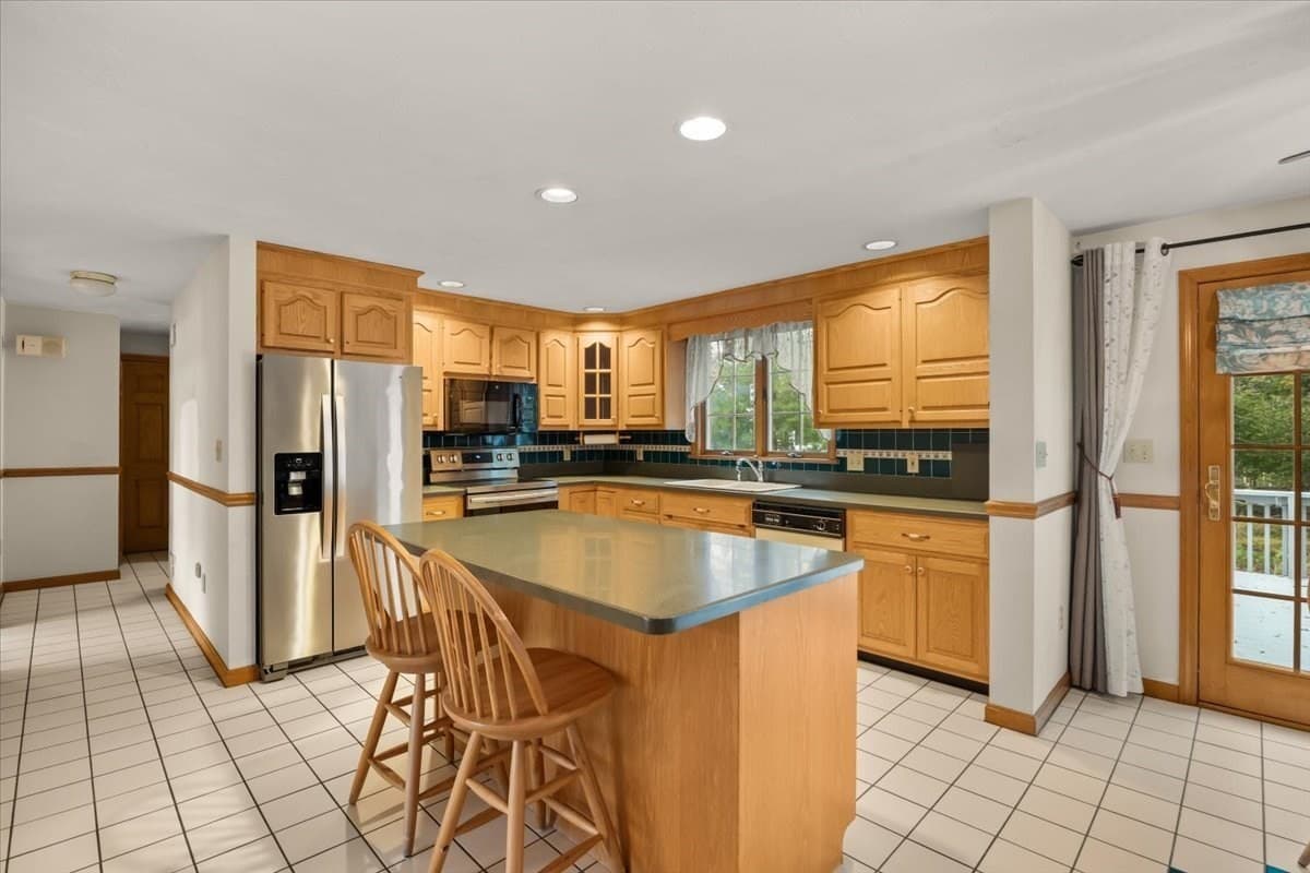 Single Family Residence at 104 Leonard Farm Rd, Abington MA 02351, Abington, photo 4 of 35