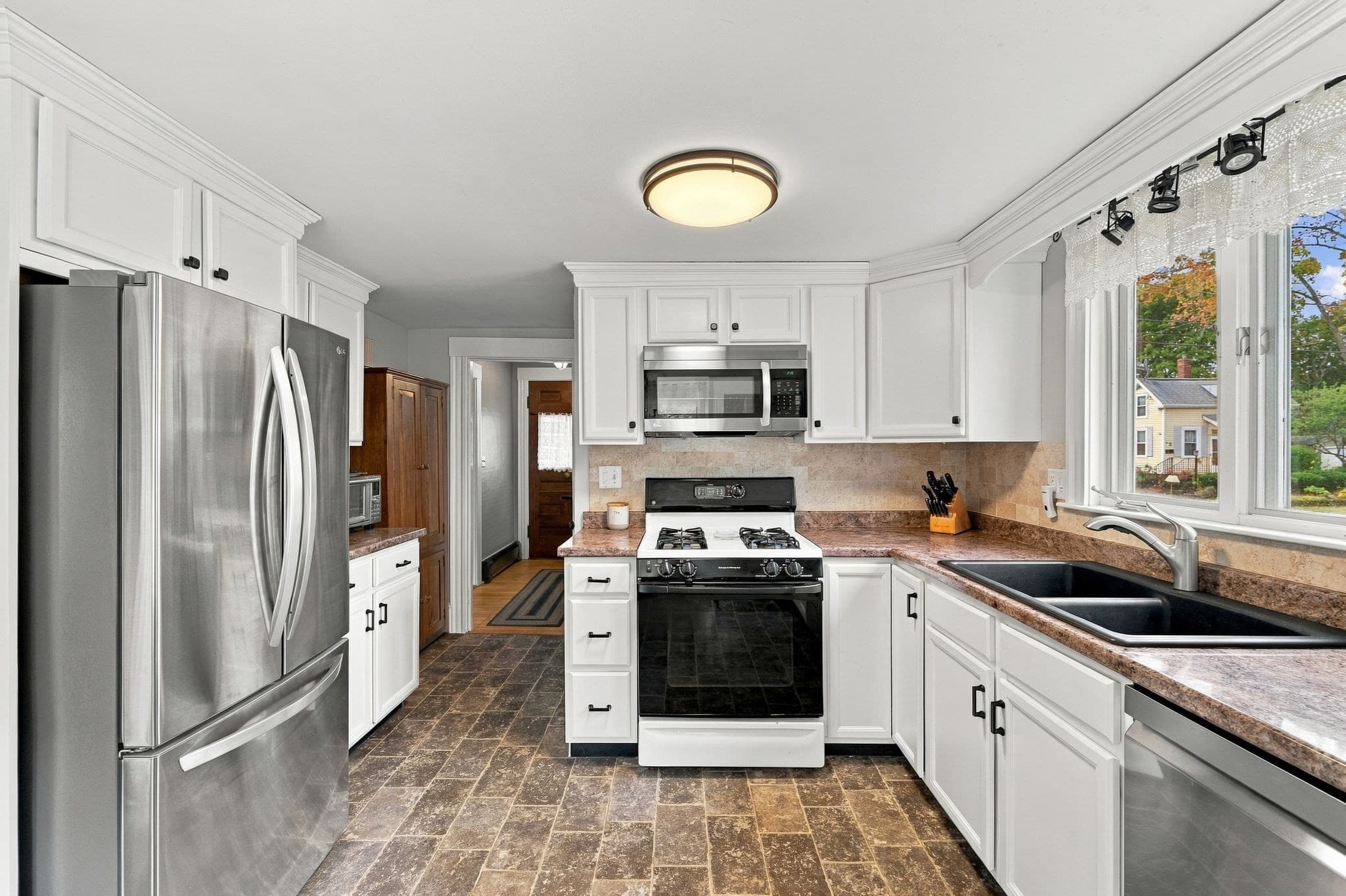 Single Family Residence at 76 Haseltine St, Haverhill MA 01835, Haverhill, photo 23 of 42
