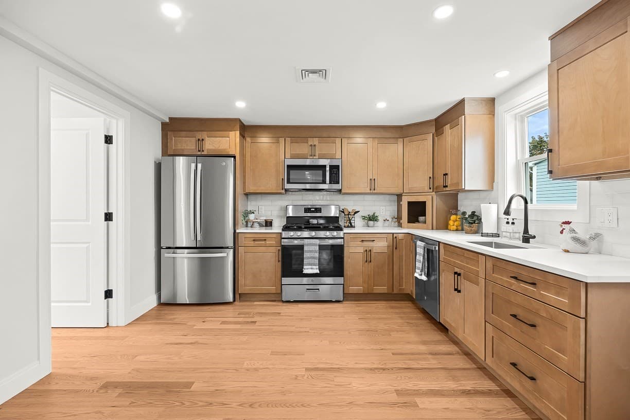 Single Family Residence at 11 Hovey St, Woburn MA 01801, Woburn, photo 2 of 32