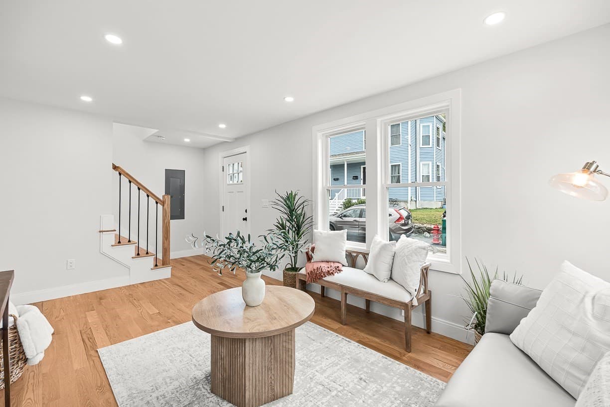 Single Family Residence at 11 Hovey St, Woburn MA 01801, Woburn, photo 5 of 32