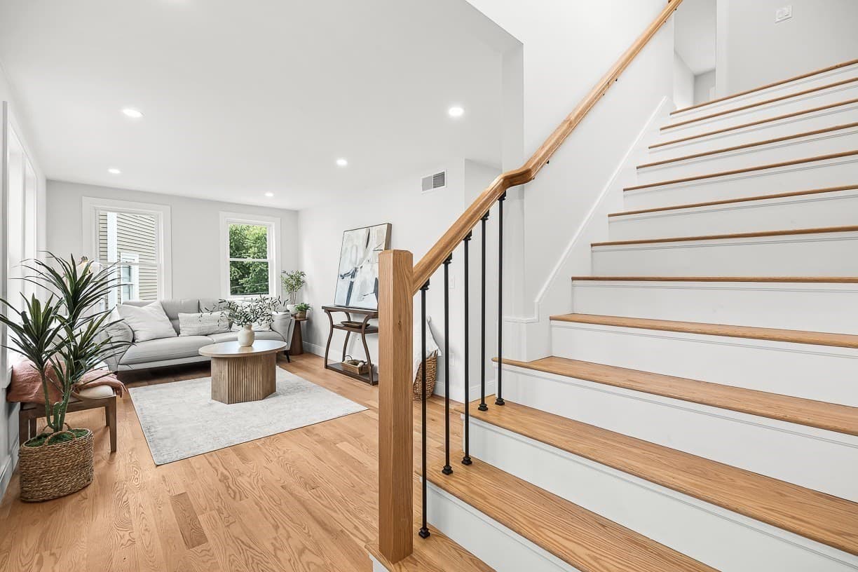 Single Family Residence at 11 Hovey St, Woburn MA 01801, Woburn, photo 10 of 32