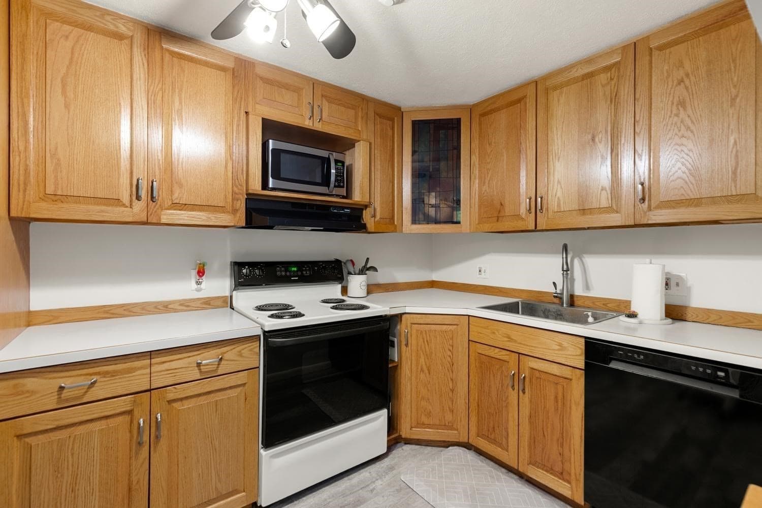 Condominium at 500 Northshore Road # 6C, Peabody MA 01960, Peabody, photo 6 of 23
