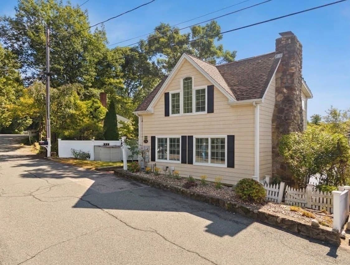 75 Gilmore Rd, Wrentham MA 02093