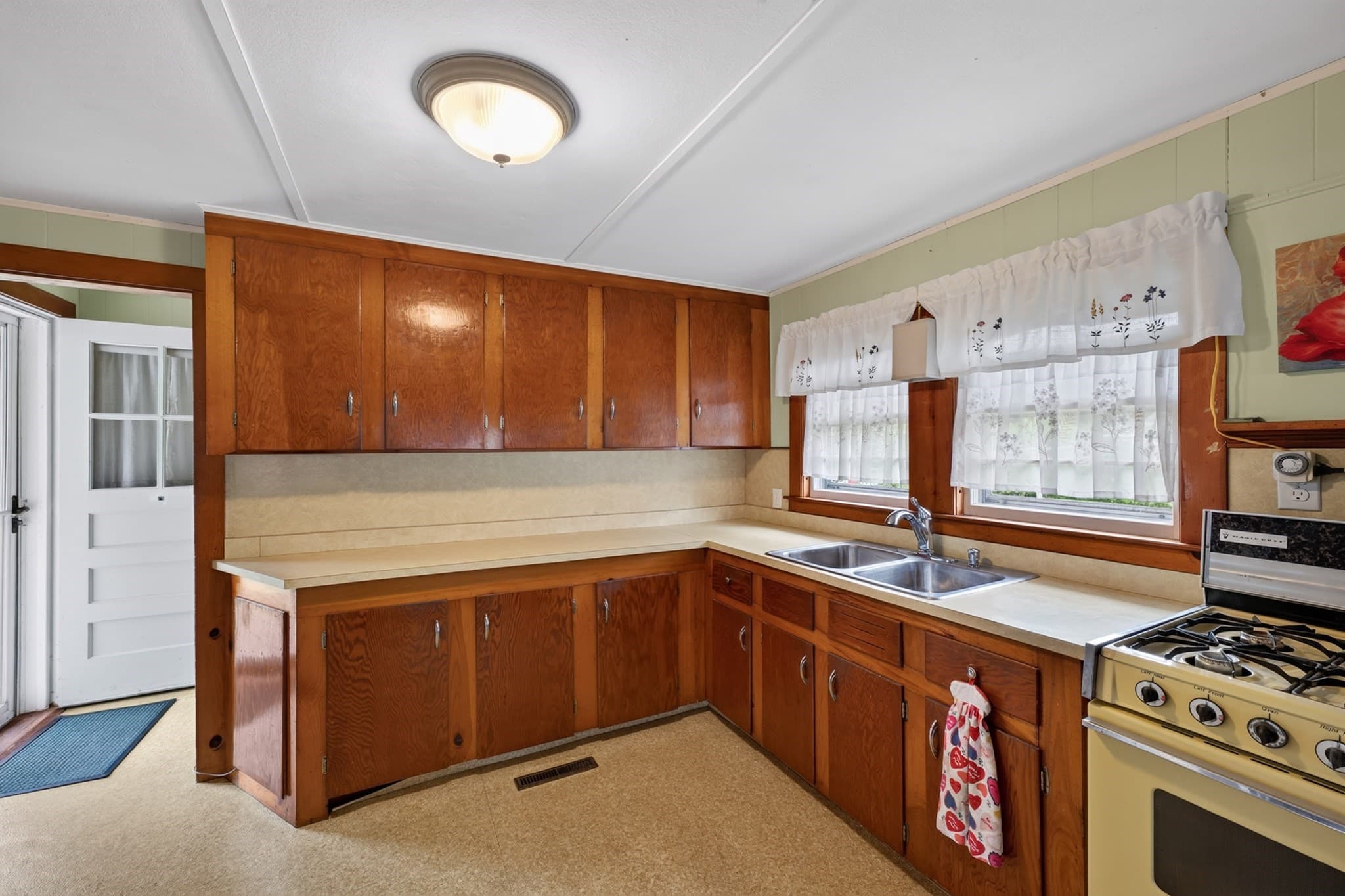 Single Family Residence at 24 Broadmarsh Ave, Wareham MA 02571, Wareham, photo 5 of 32