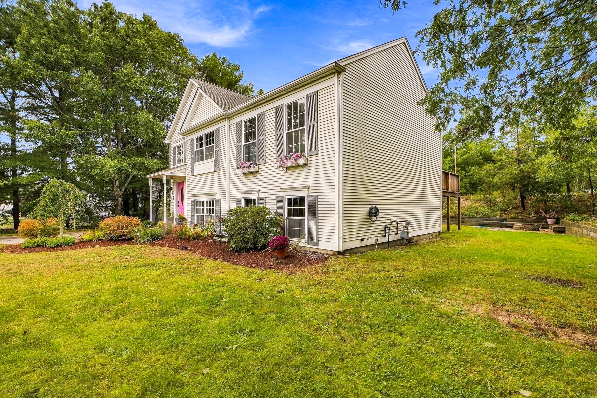 Single Family Residence at 8 Thompson Cir, Plymouth MA 02360, Plymouth, photo 2 of 41