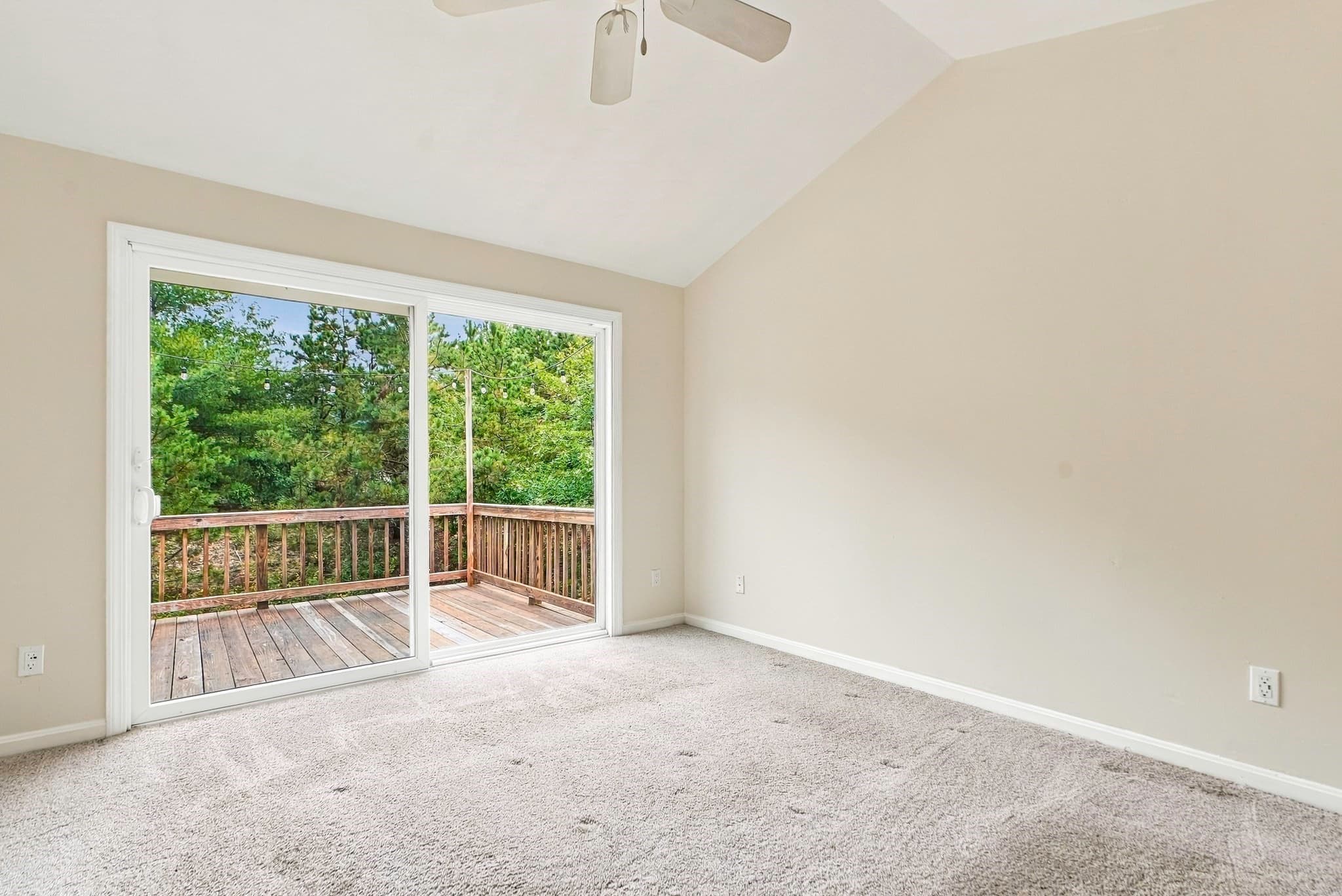 Single Family Residence at 8 Thompson Cir, Plymouth MA 02360, Plymouth, photo 14 of 41