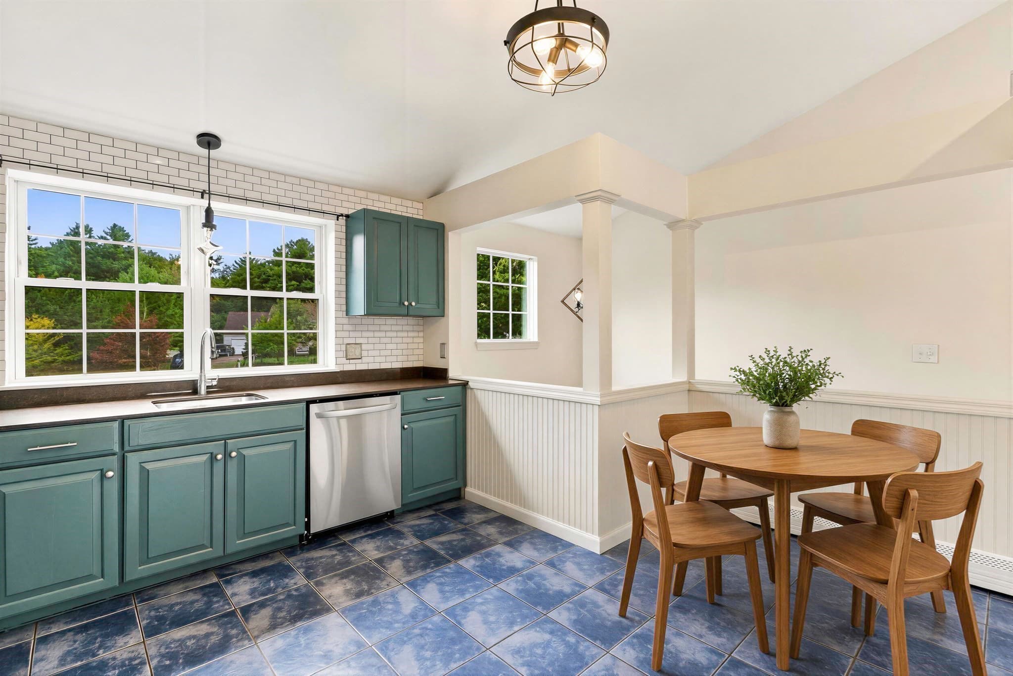 Single Family Residence at 8 Thompson Cir, Plymouth MA 02360, Plymouth, photo 8 of 41