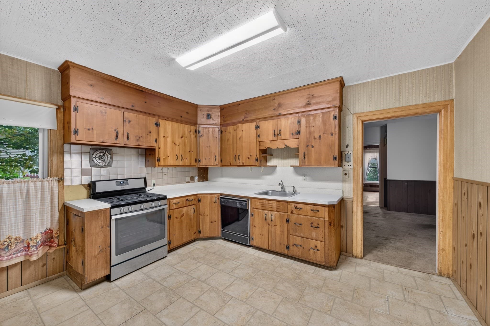 2 Family - 2 Units Up/Down at 63 Pleasant Street, Spencer MA 01562, Spencer, photo 5 of 39