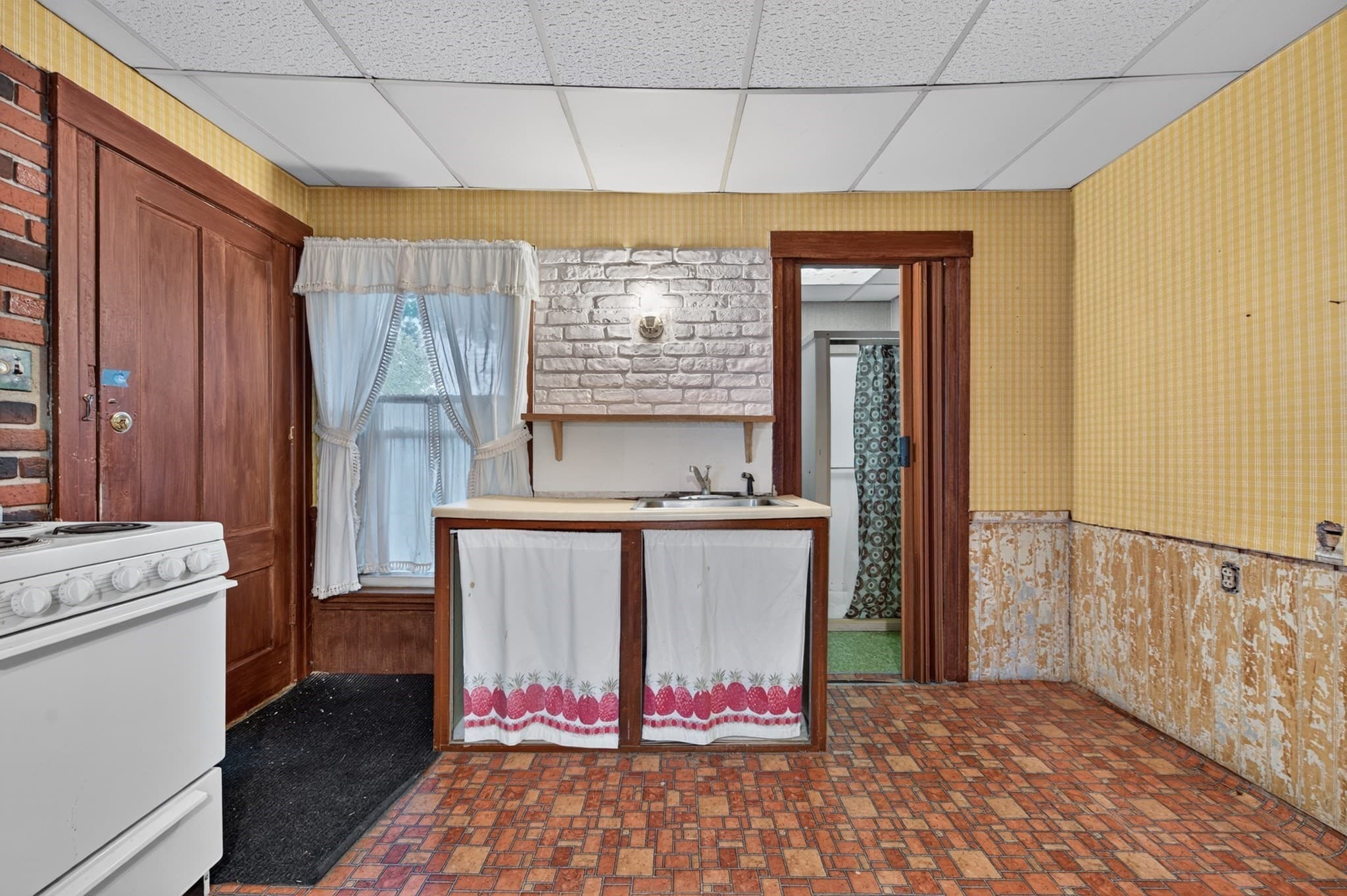 2 Family - 2 Units Up/Down at 63 Pleasant Street, Spencer MA 01562, Spencer, photo 18 of 39
