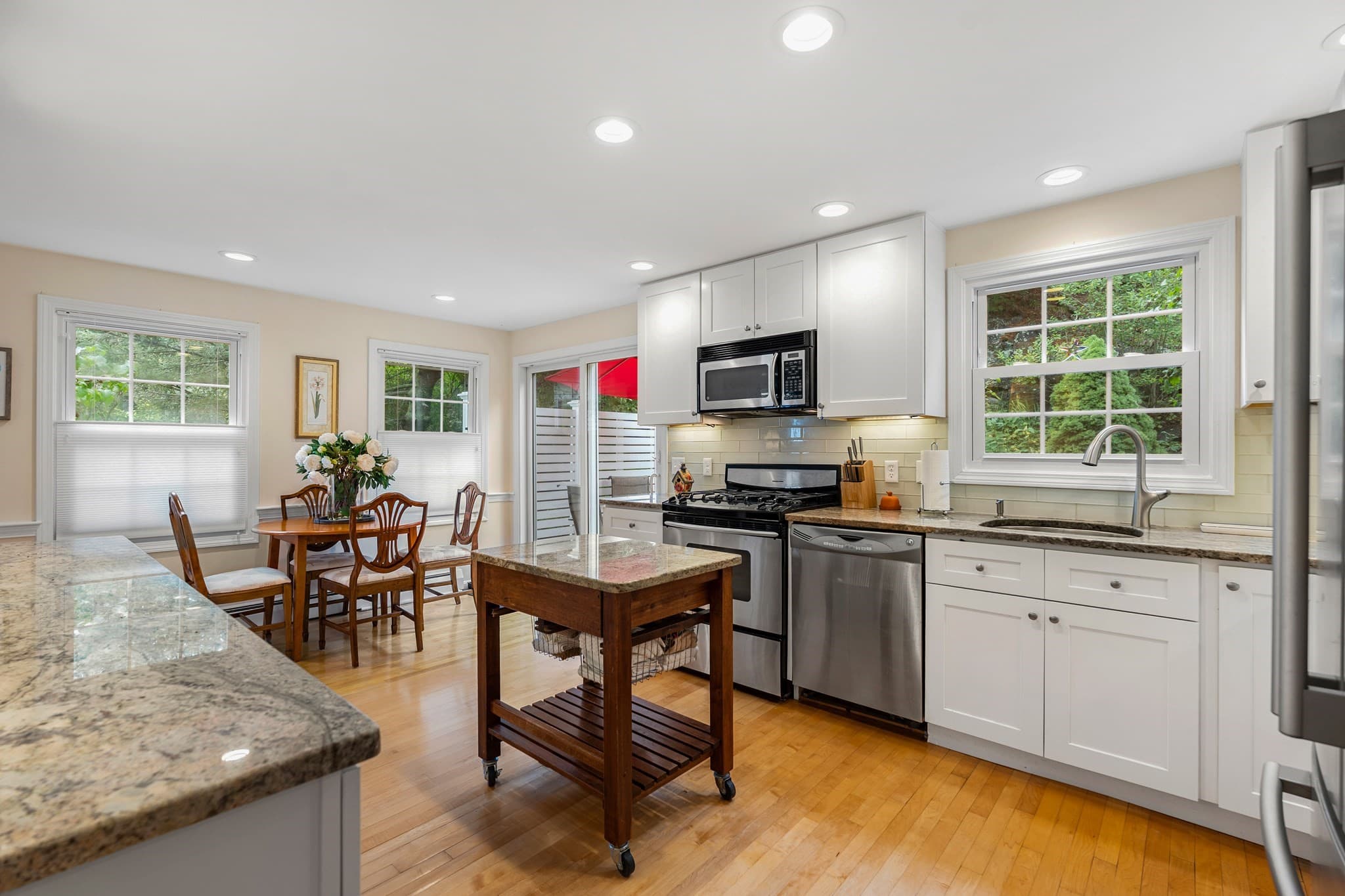 Condominium at 33 Arnold Terrace # 33, Marblehead MA 01945, Marblehead, photo 9 of 37