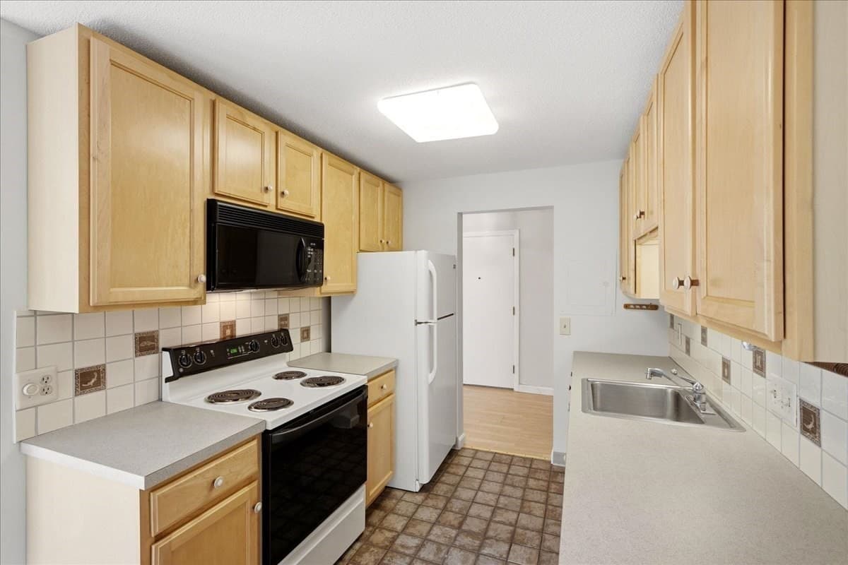 Condominium at 1208 Greendale Ave # 211, Needham MA 02492, Needham, photo 17 of 36