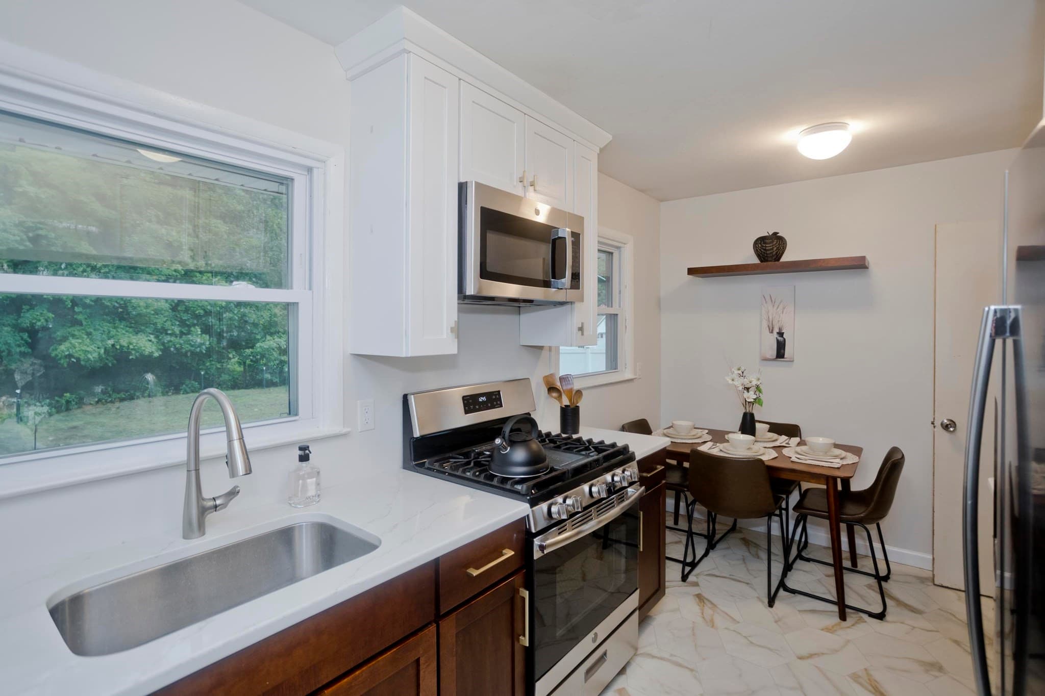 Single Family Residence at 27 E Green St, Easthampton MA 01027, Easthampton, photo 11 of 33