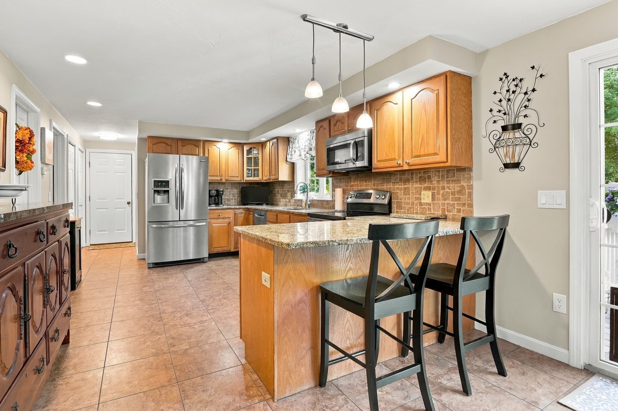 Single Family Residence at 7 Keely Dr, Charlton MA 01507, Charlton, photo 6 of 42