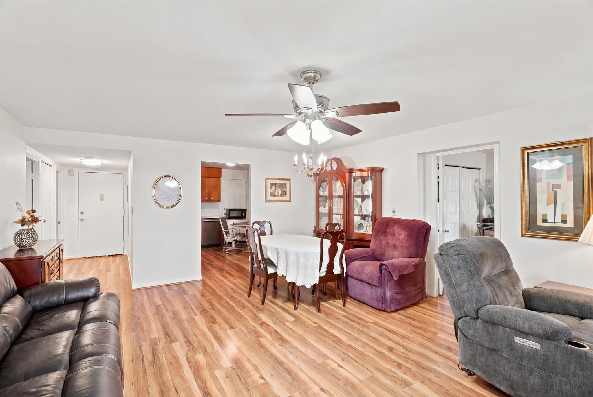 Condominium at 402 Paradise Rd # 3J, Swampscott MA 01907, Swampscott, photo 3 of 30