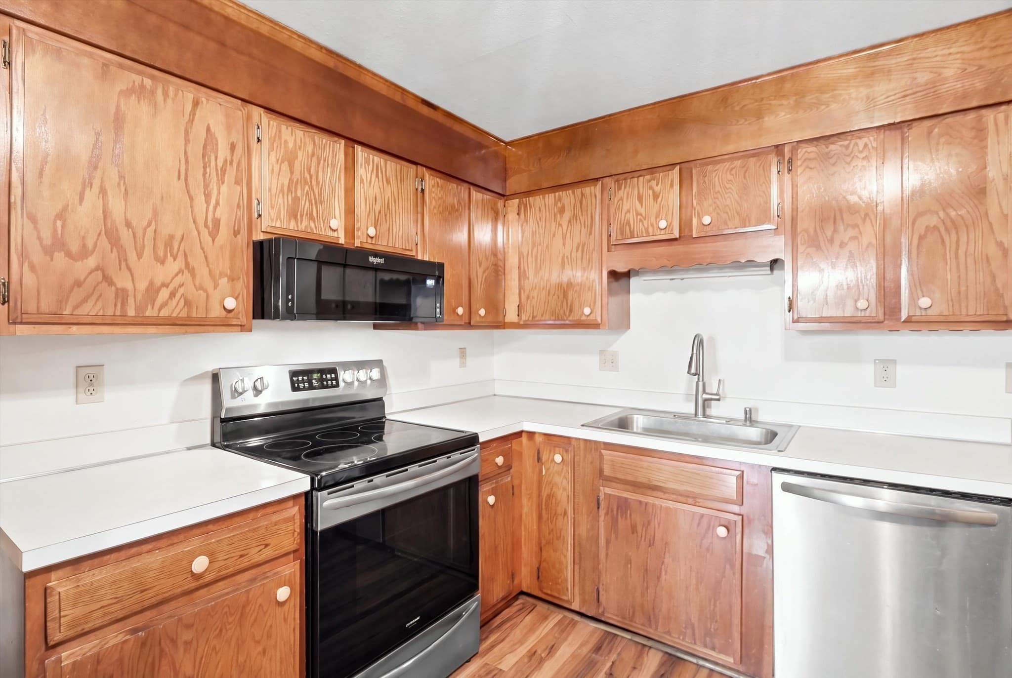 Condominium at 402 Paradise Rd # 3J, Swampscott MA 01907, Swampscott, photo 5 of 30