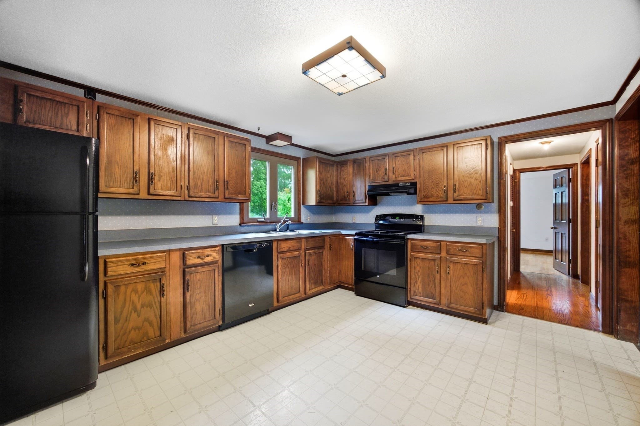 Single Family Residence at 83 Barbara St, Westfield MA 01085, Westfield, photo 3 of 18