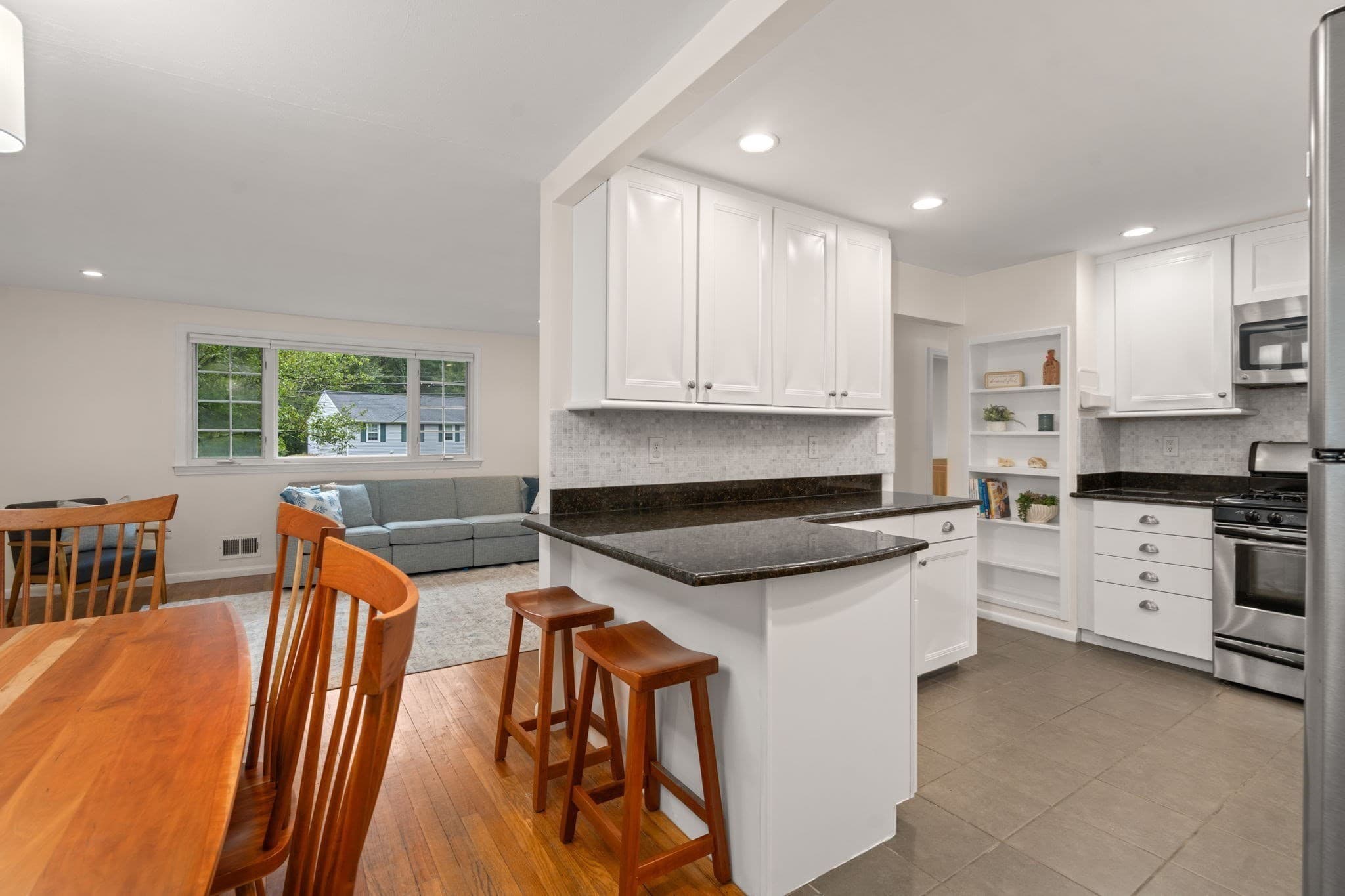 Single Family Residence at 4 Woodmere, Framingham MA 01701, Framingham, photo 2 of 24
