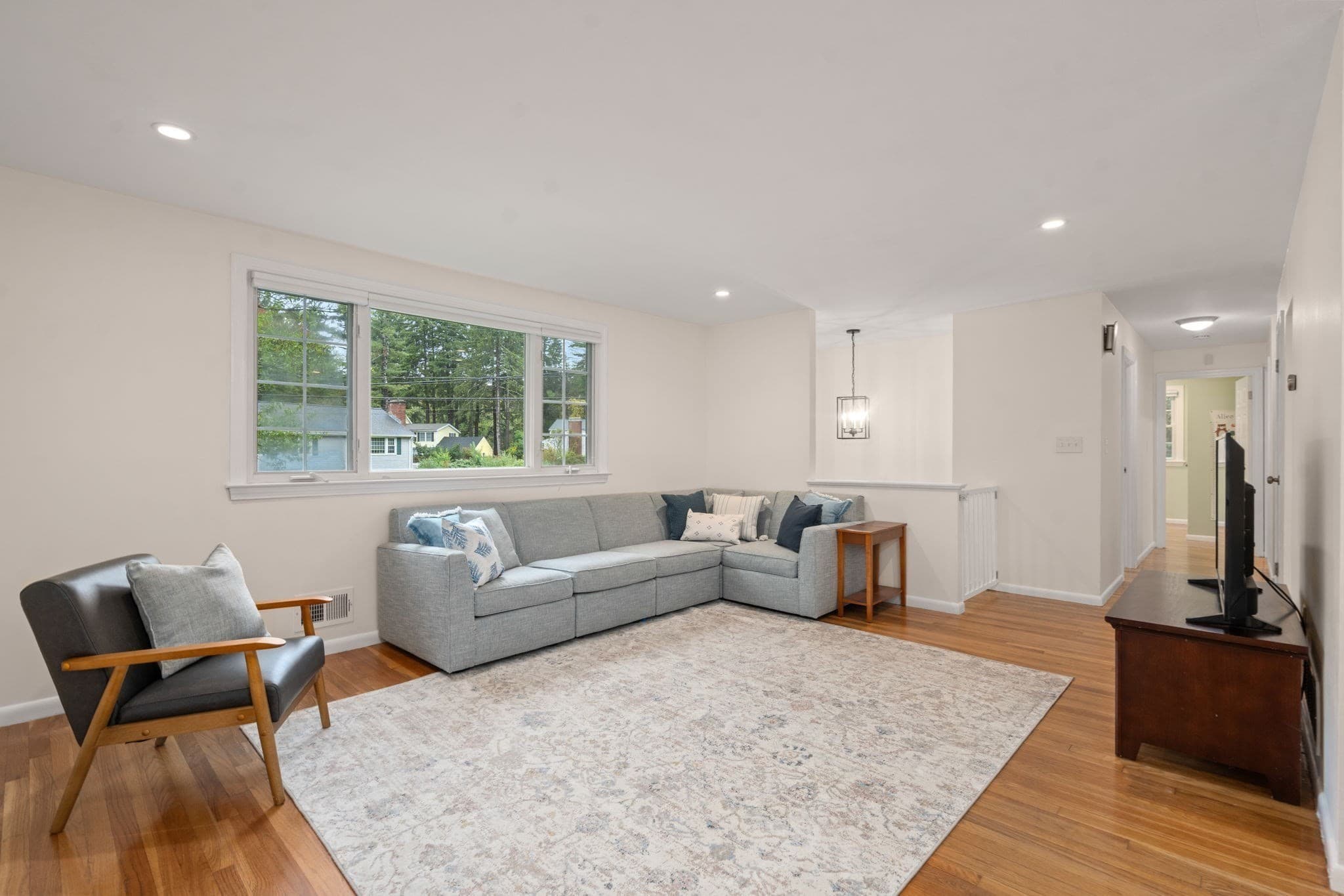 Single Family Residence at 4 Woodmere, Framingham MA 01701, Framingham, photo 6 of 24