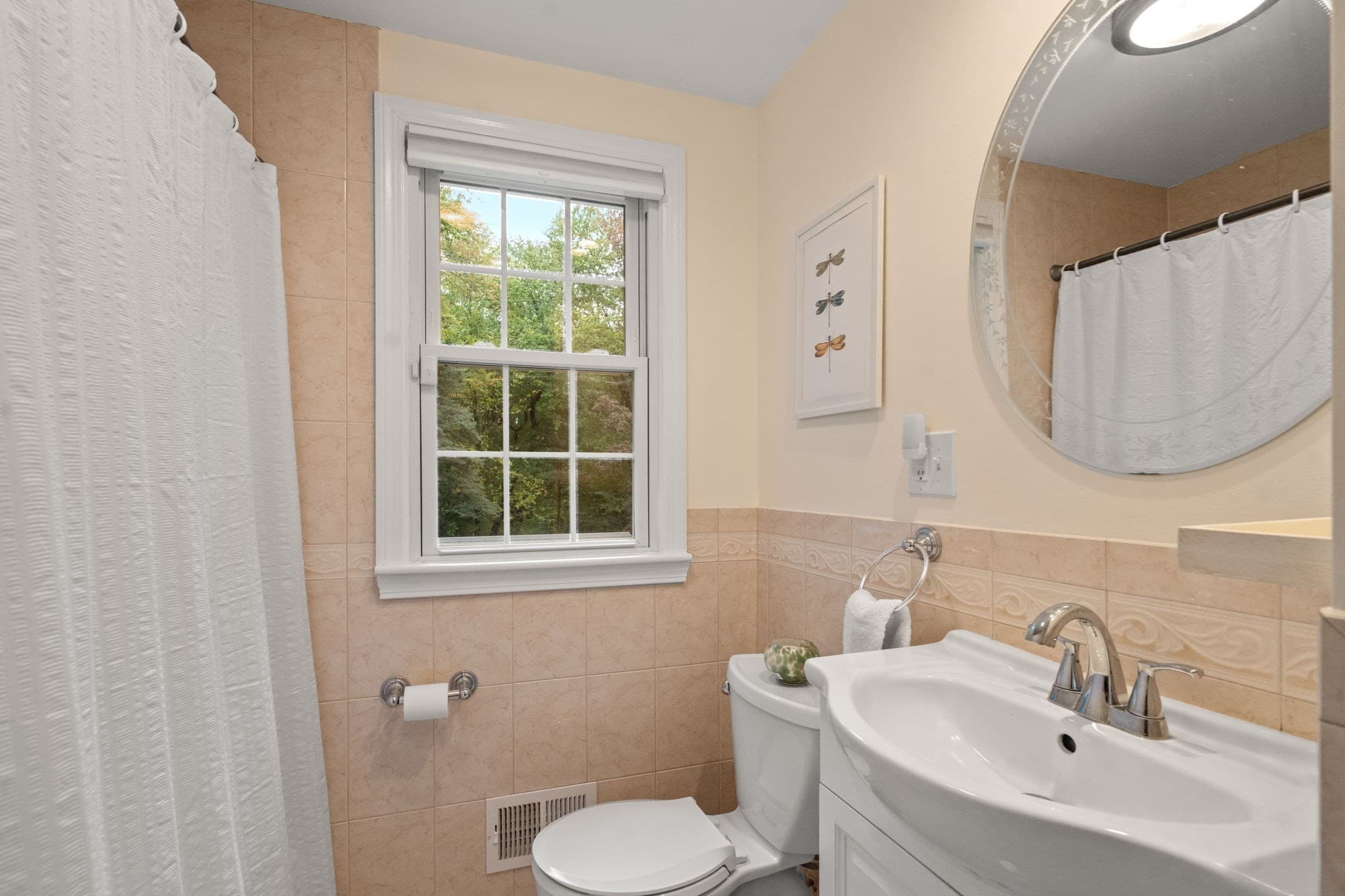 Single Family Residence at 4 Woodmere, Framingham MA 01701, Framingham, photo 12 of 24