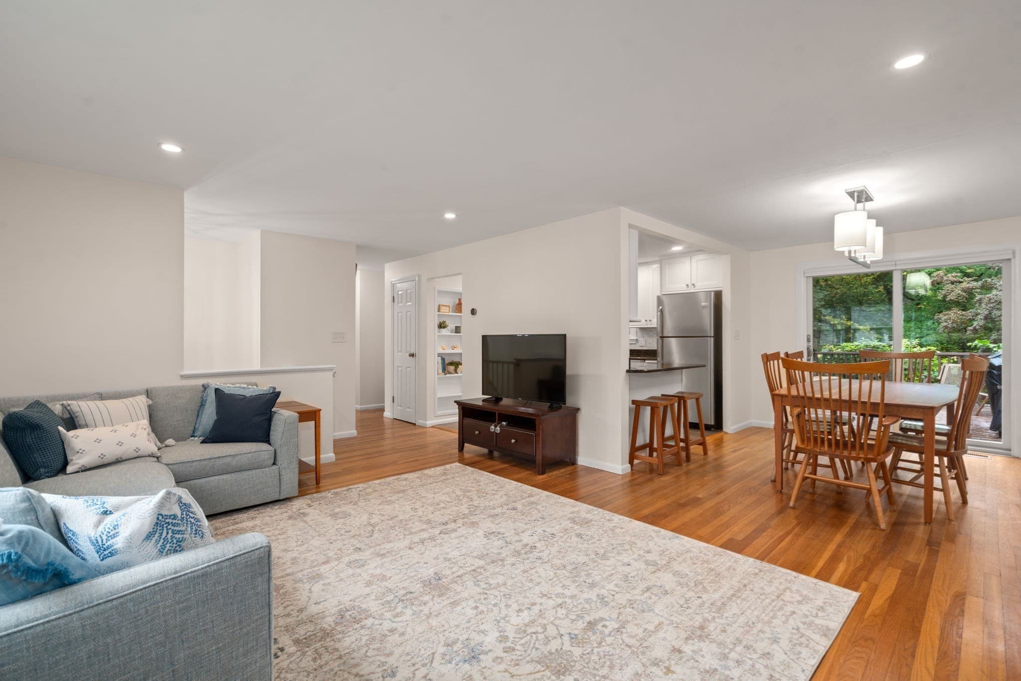 Single Family Residence at 4 Woodmere, Framingham MA 01701, Framingham, photo 5 of 24