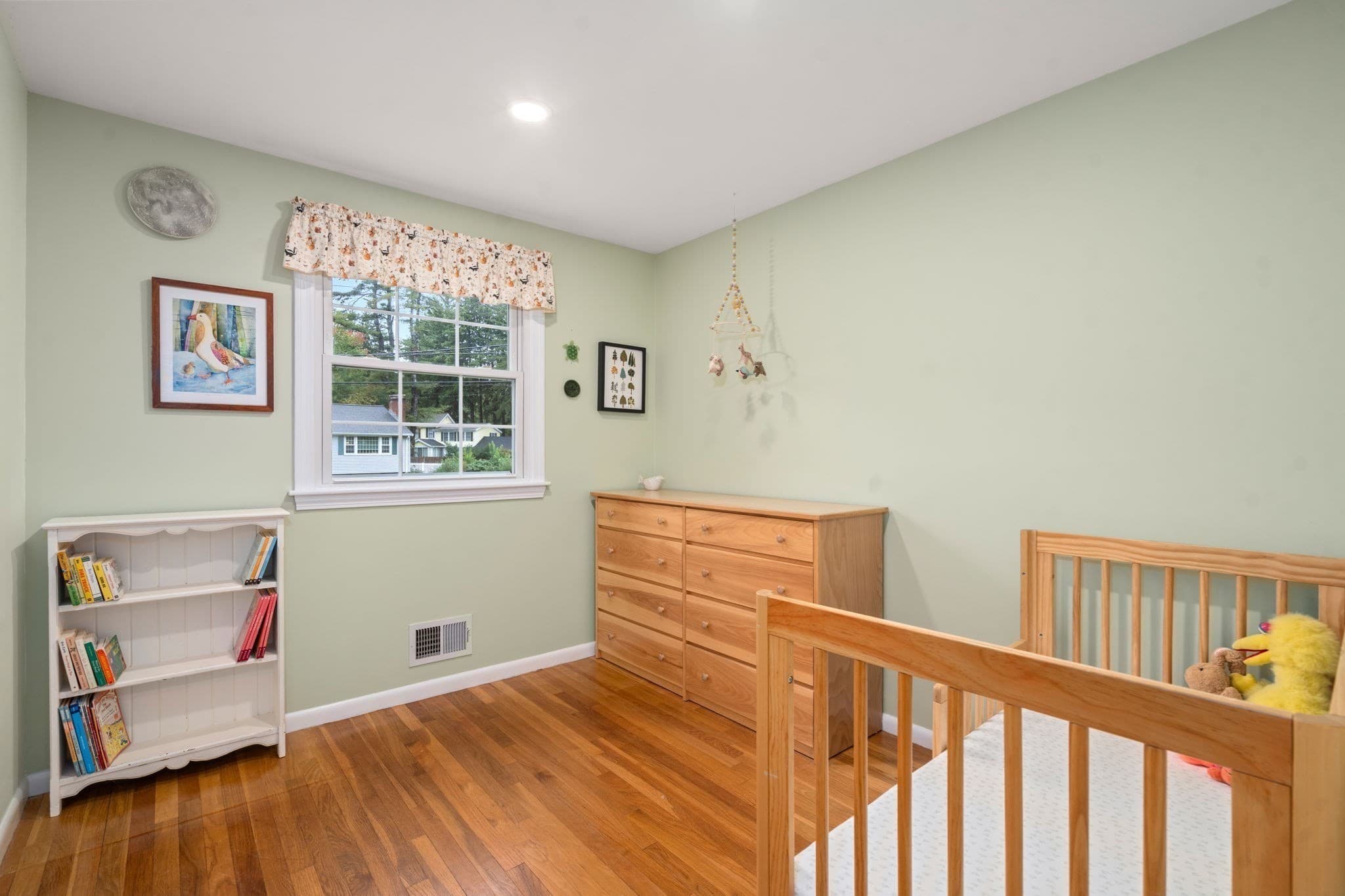 Single Family Residence at 4 Woodmere, Framingham MA 01701, Framingham, photo 11 of 24