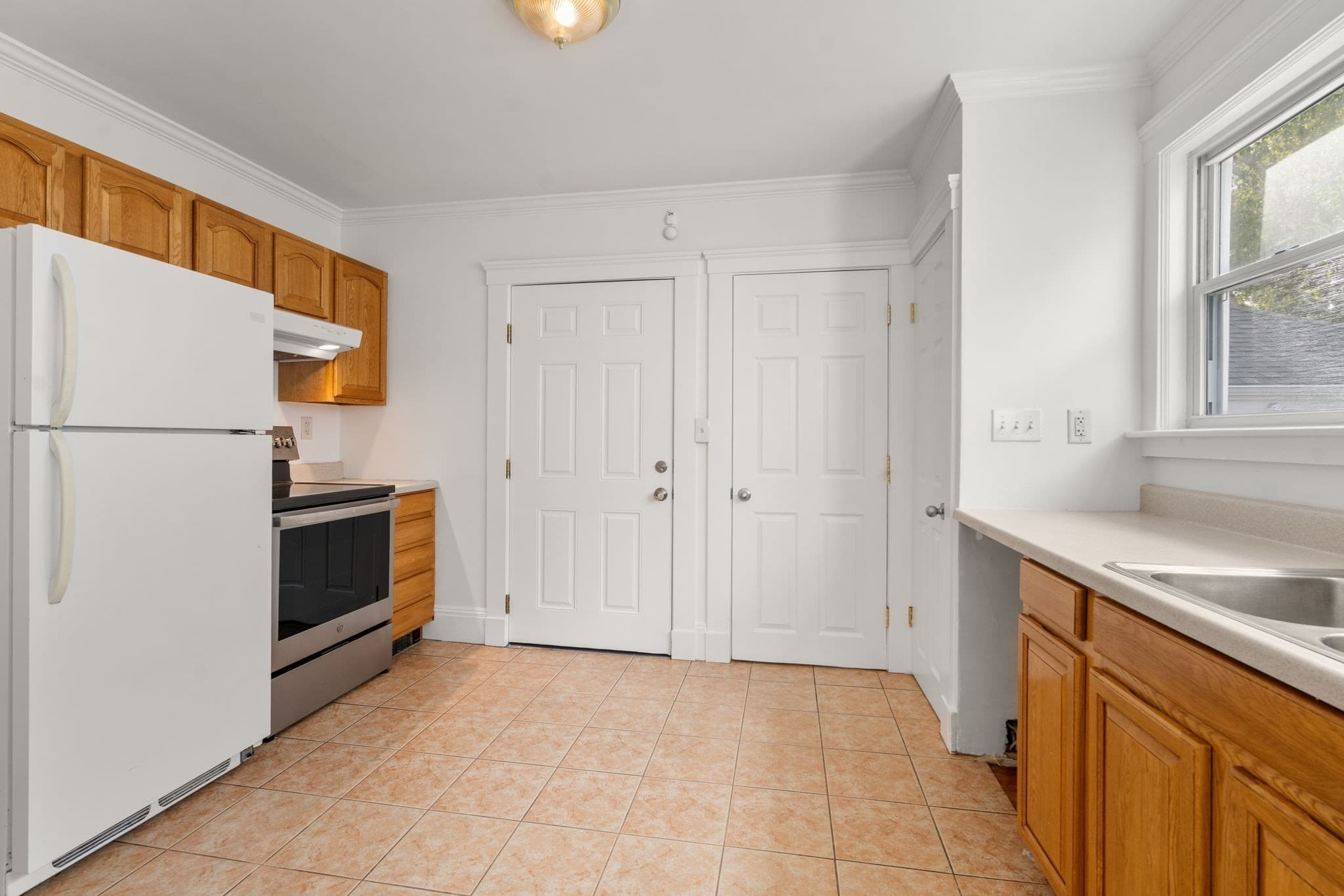 Condominium at 106 Poplar St # 1, Watertown MA 02472, Watertown, photo 7 of 15