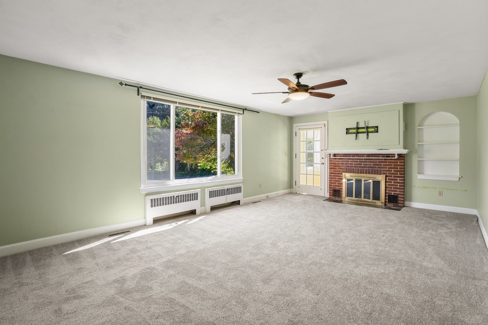 Single Family Residence at 47 Cherry Hl, Holyoke MA 01040, Holyoke, photo 3 of 42