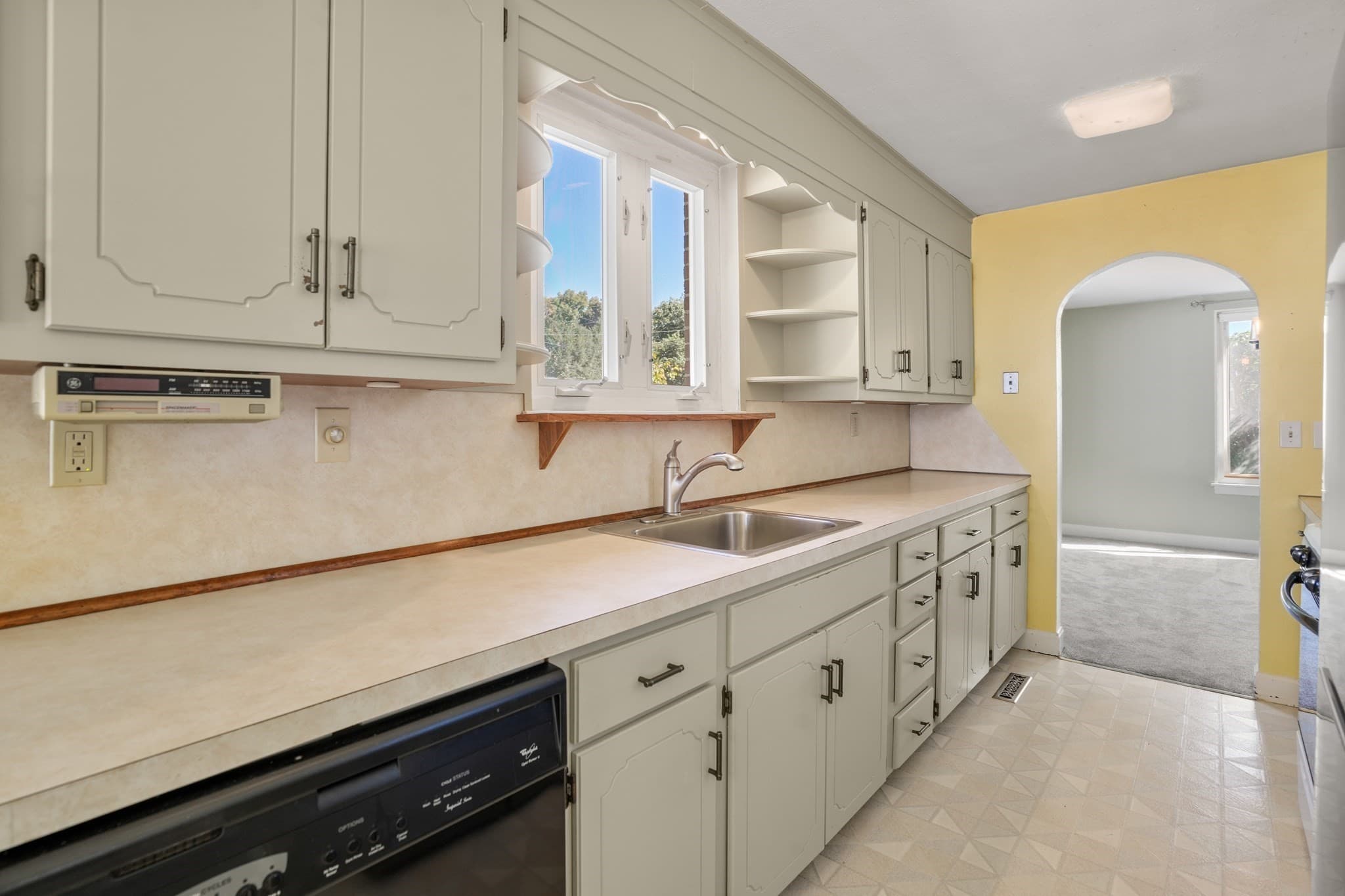 Single Family Residence at 47 Cherry Hl, Holyoke MA 01040, Holyoke, photo 11 of 42