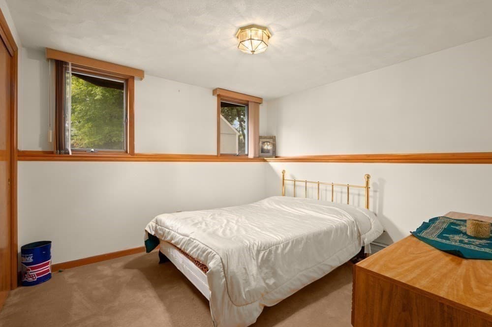 Single Family Residence at 5 Lee Ave, Burlington MA 01803, Burlington, photo 31 of 36