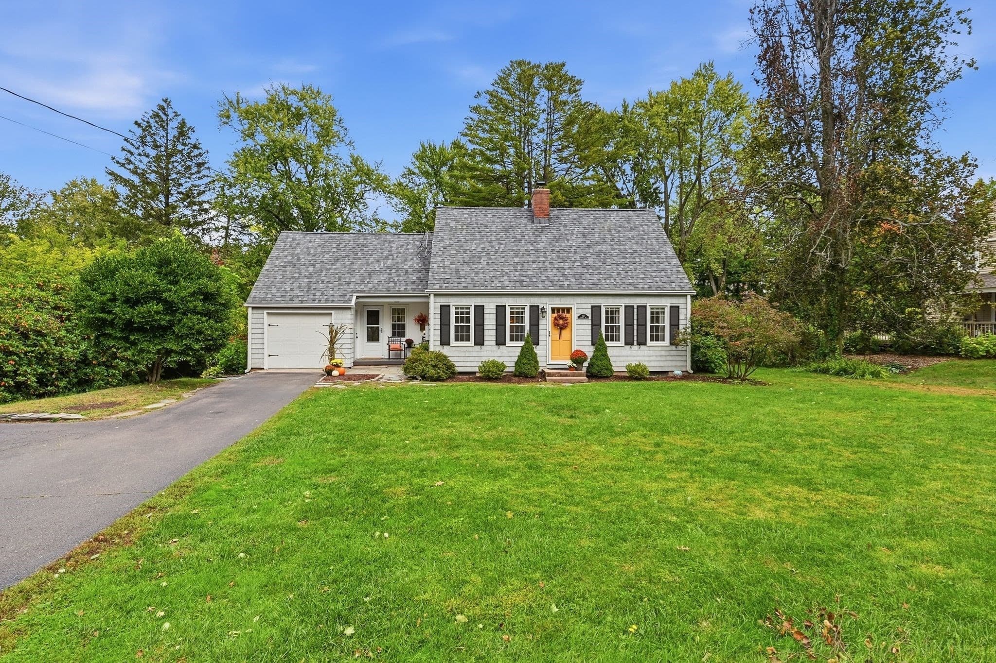 60 Russell Ave, Suffield MA 01078