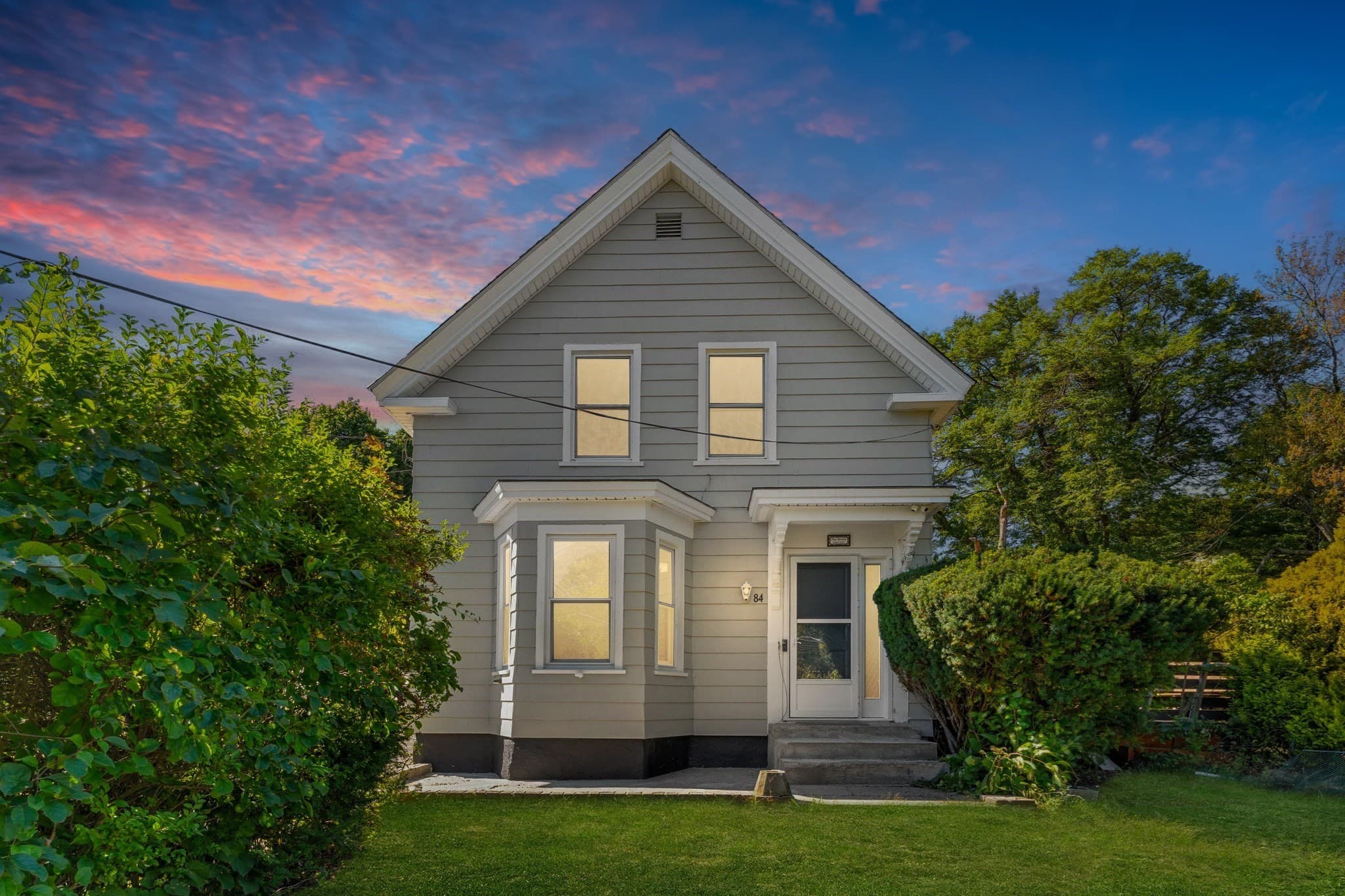 84 Hampson St, Dracut MA 01826