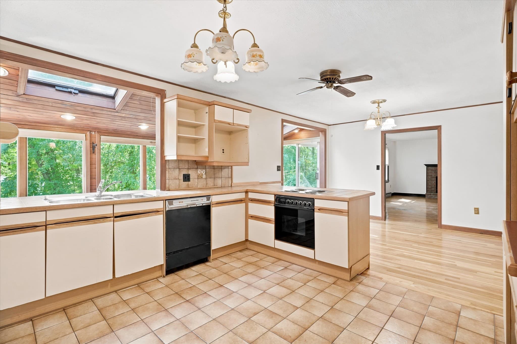 Single Family Residence at 1881 Great Pond Road, North Andover MA 01845, North Andover, photo 3 of 41