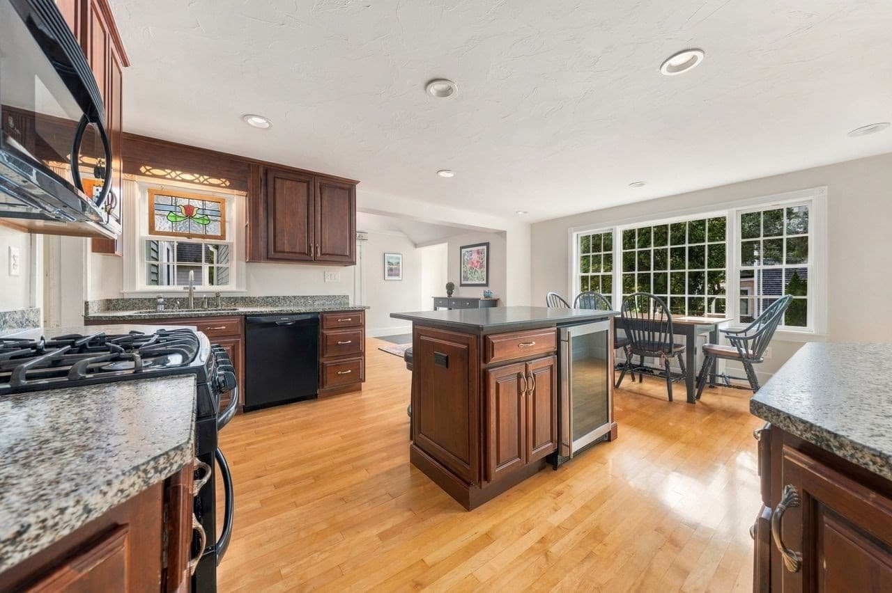 Single Family Residence at 814 Main Street, Norwell MA 02061, Norwell, photo 8 of 42