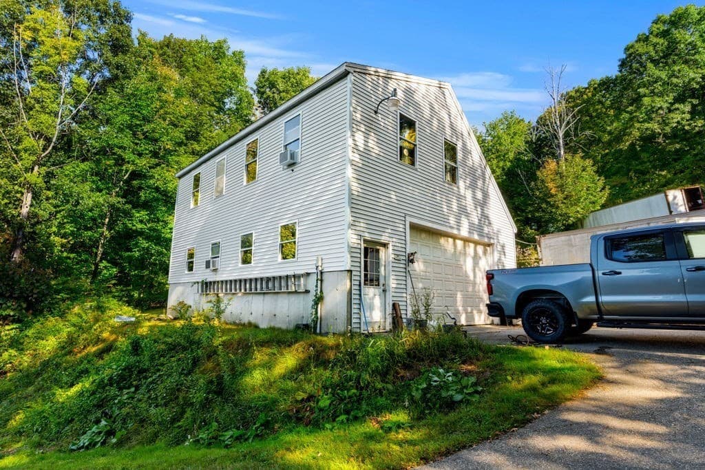Single Family Residence at 233 Lovers Ln, Haverhill MA 01830, Haverhill, photo 3 of 39
