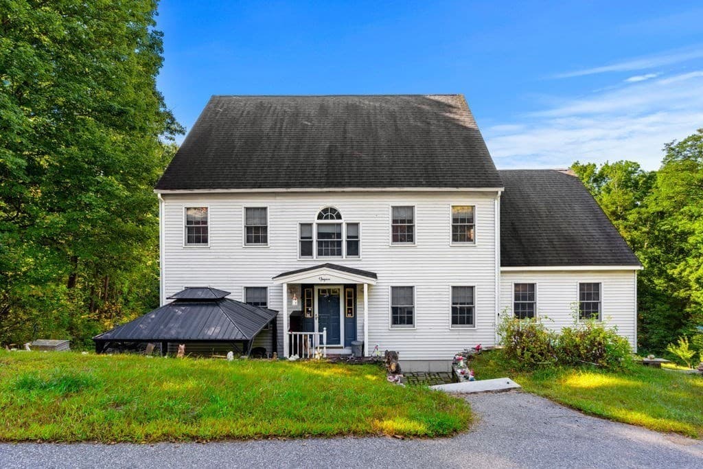 233 Lovers Ln, Haverhill MA 01830