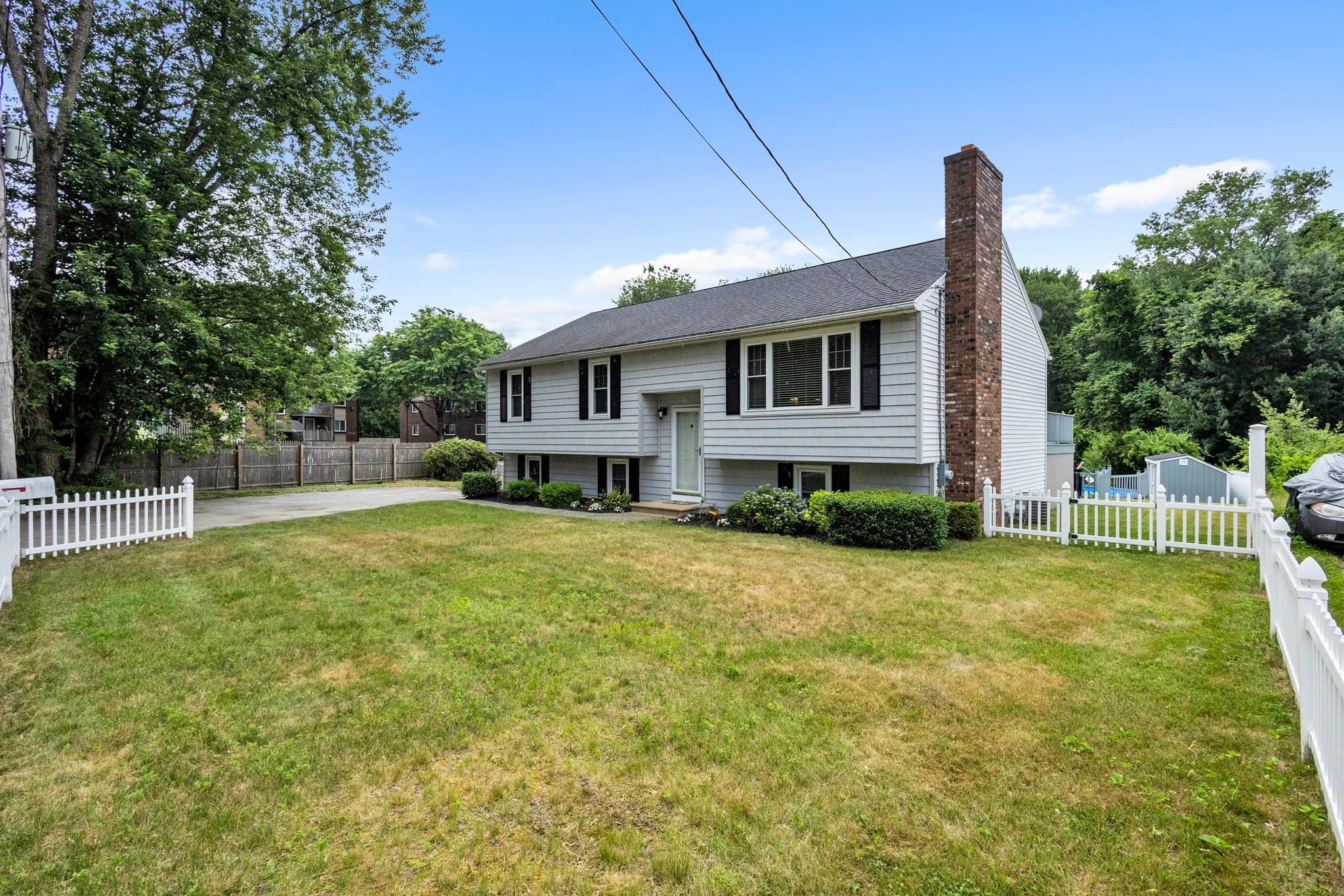 42 Melbourne Rd, Worcester MA 01607