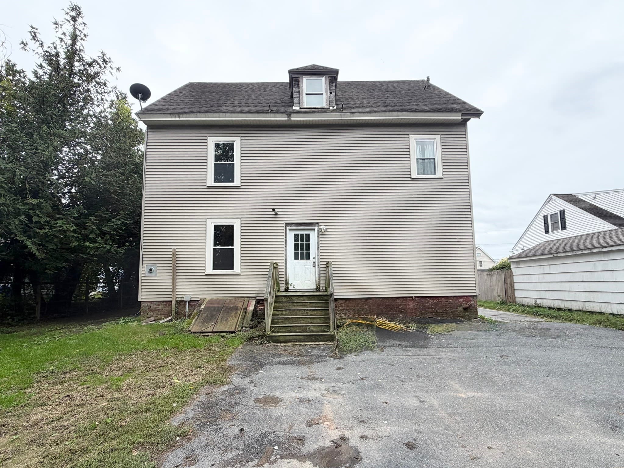 Single Family Residence at 43 Lincoln St, Greenfield MA 01301, Greenfield, photo 3 of 26