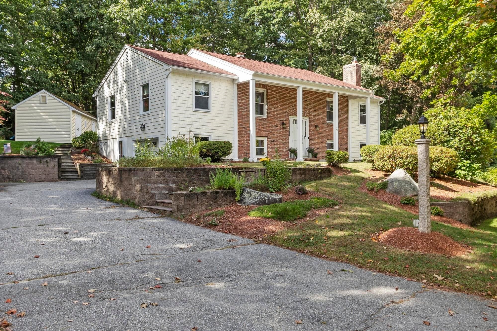 43 Windy Ridge Rd, Holden MA 01522