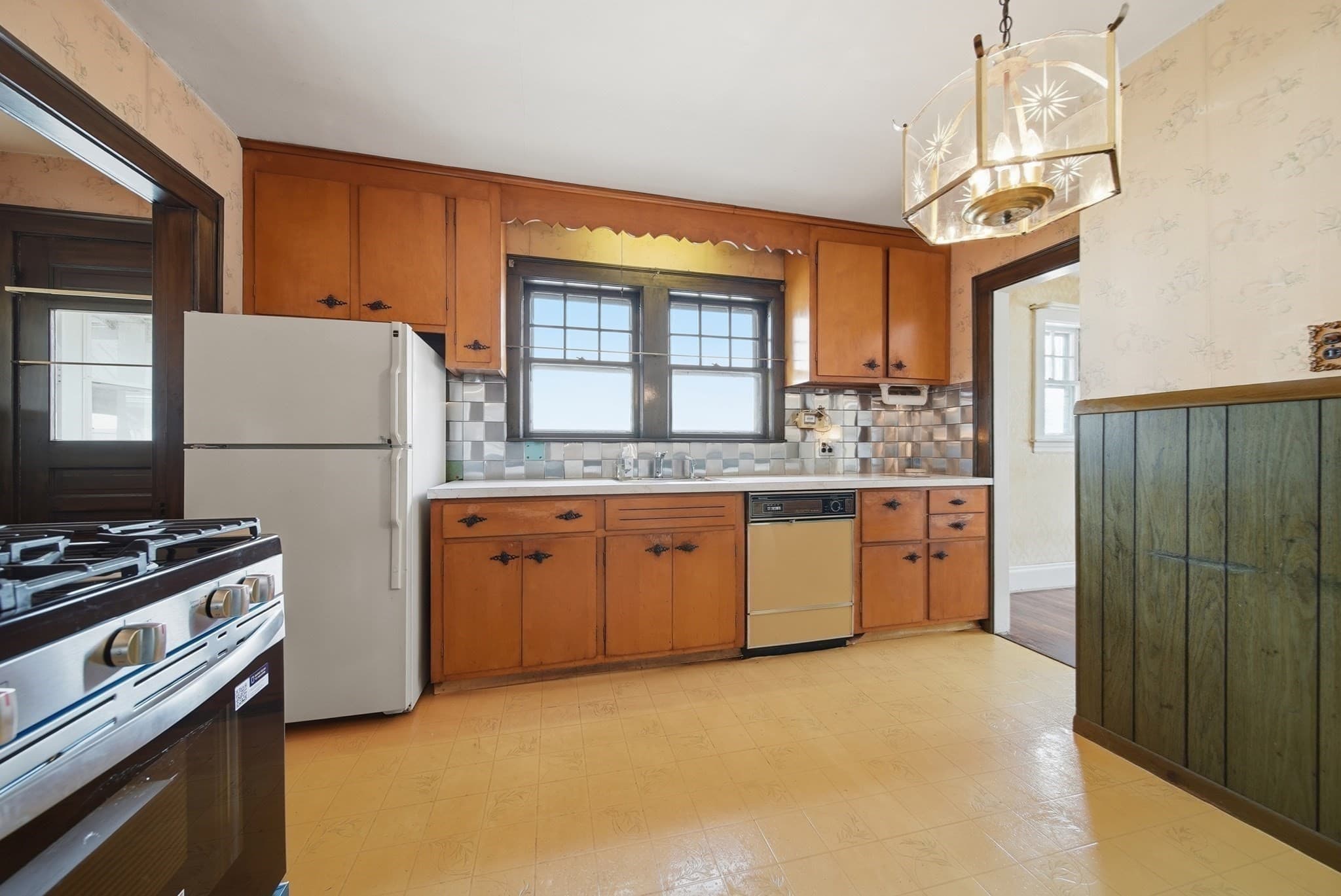 Single Family Residence at 254 Lynnfield St, Lynn MA 01904, Lynn, photo 7 of 22