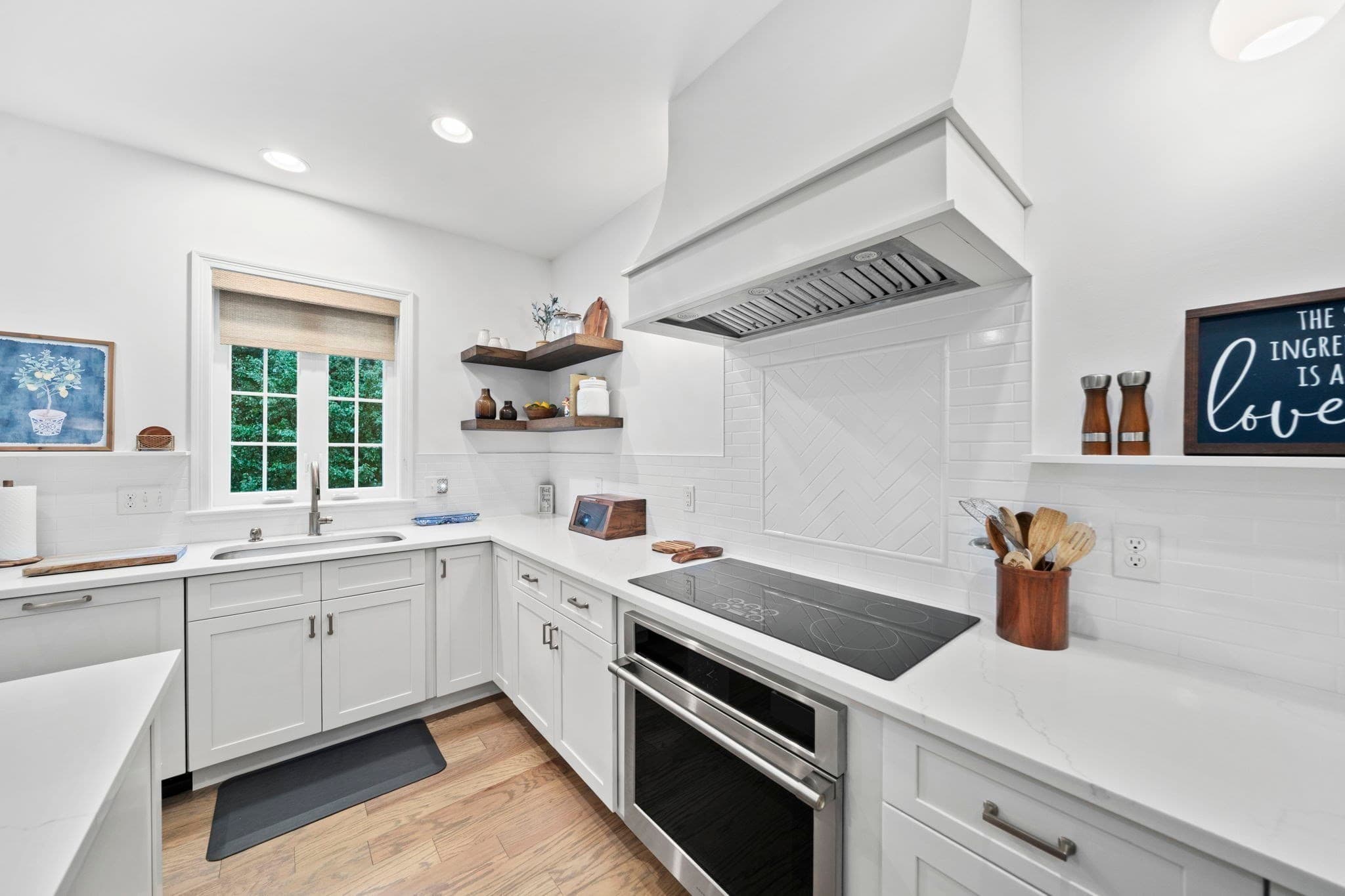 Single Family Residence at 33 Skyhawk Cir, Weymouth MA 02190, Weymouth, photo 3 of 27
