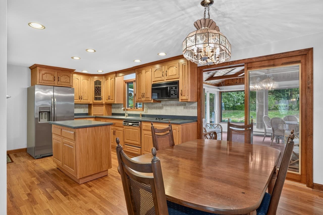 Single Family Residence at 10 Squire Ln, Bellingham MA 02019, Bellingham, photo 7 of 30